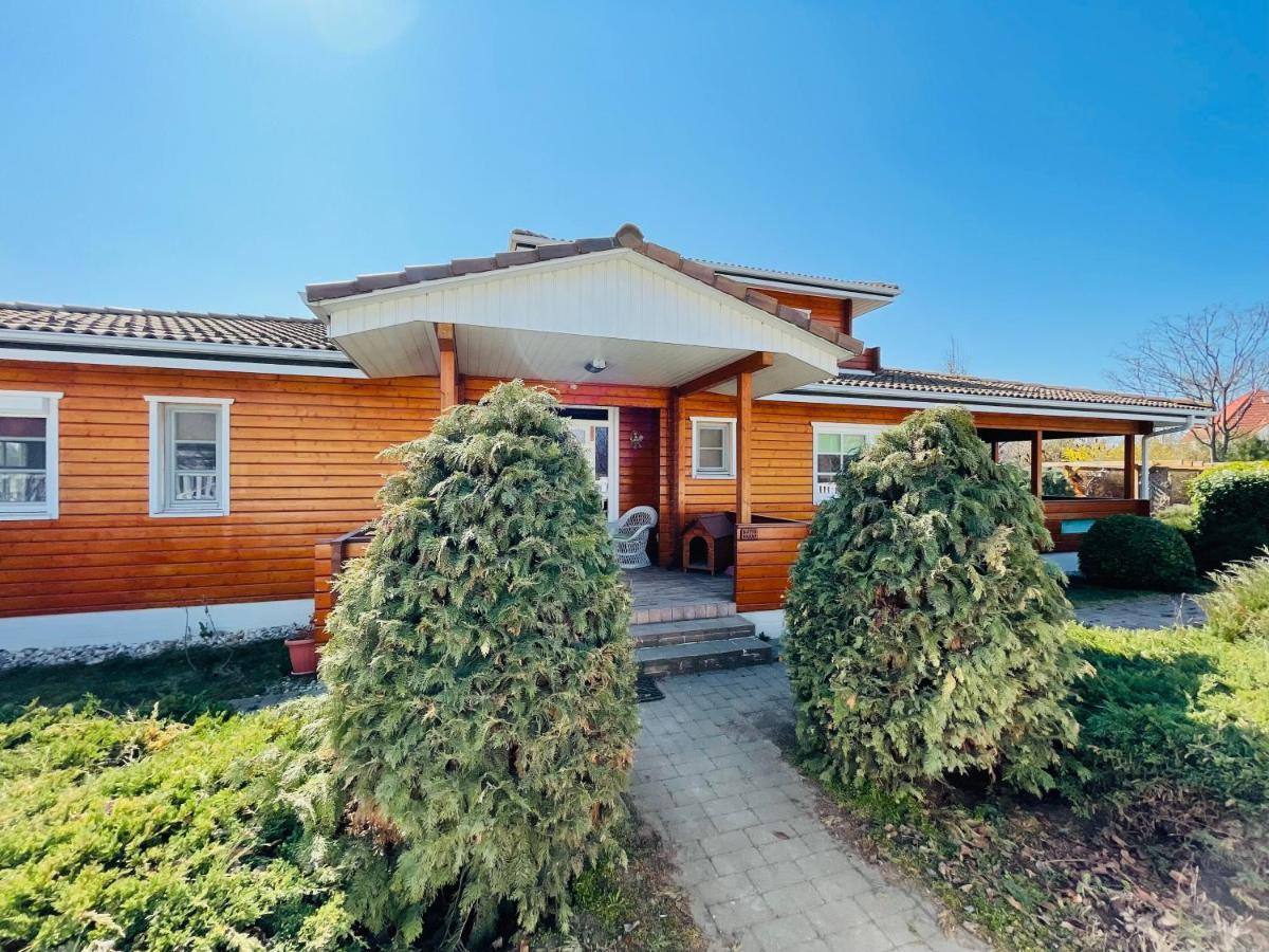 Botanica Deluxe Vendeghaz - Finnish Sauna Siofok Exterior photo